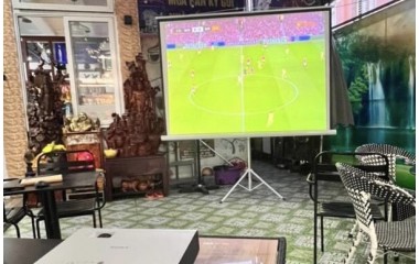 Lắp máy chiếu xem bóng đá màn hình 200, 300 inch